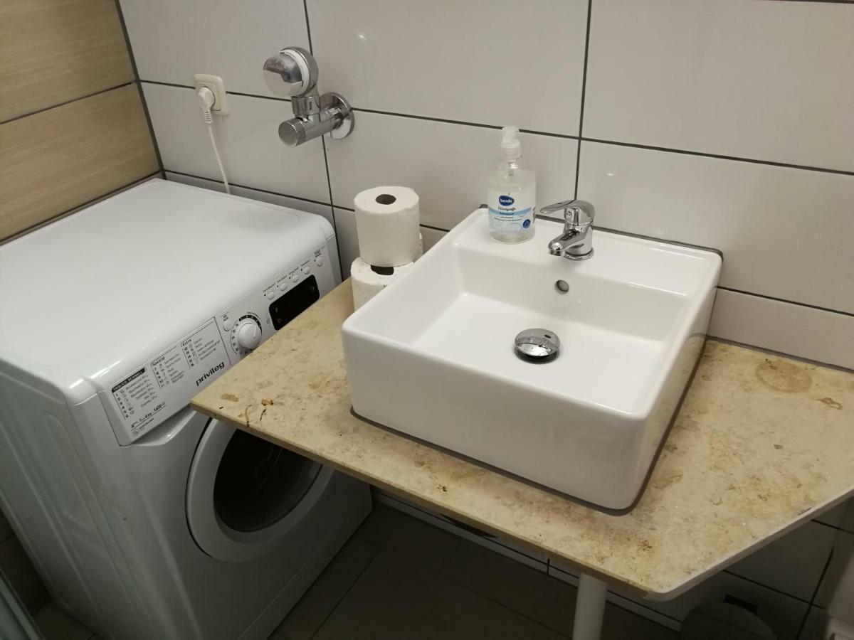 2-Zimmer Apartment Sofia, Gemuetlich Wie Zu Hause オッフェンバッハ エクステリア 写真